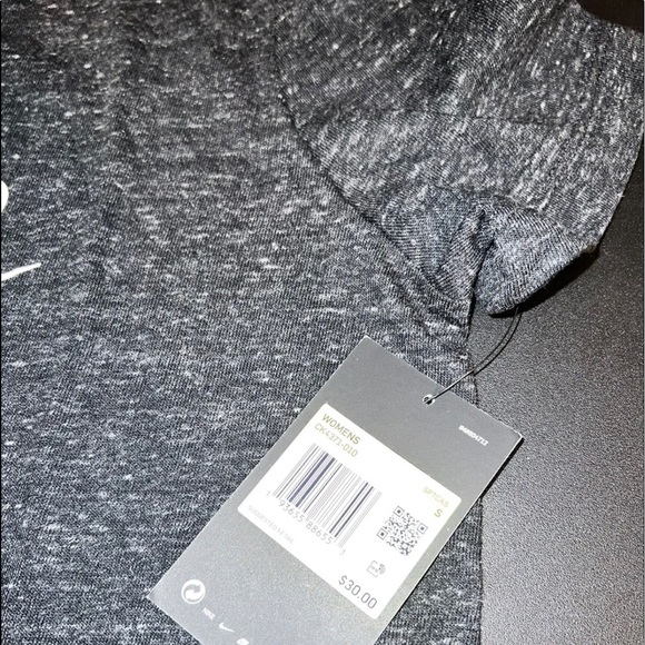 Womans Nike shirt standard fit Small - Picture 4 of 5